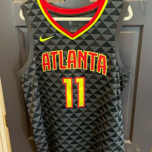 NBA Hawks! Trae Young never wore jersey - Picture 1 of 4
